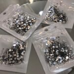 BOLSA MEDIANA DE STRASS PLATA