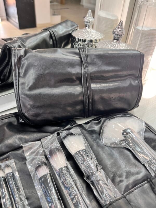 Set de 24 pinceles y brochas con manta negro - Imagen 6