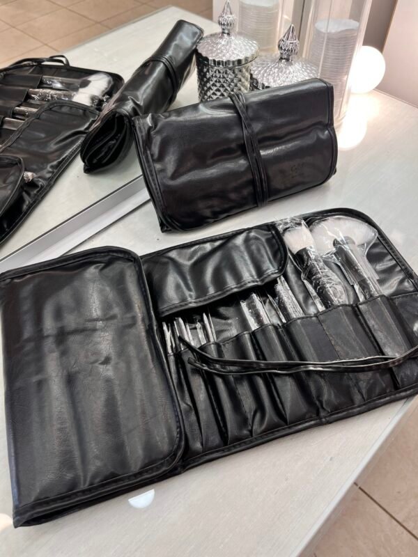 Set de 24 pinceles y brochas con manta negro - Imagen 2