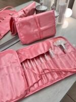 Set de 24 pinceles y brochas con manta rosa - Imagen 5